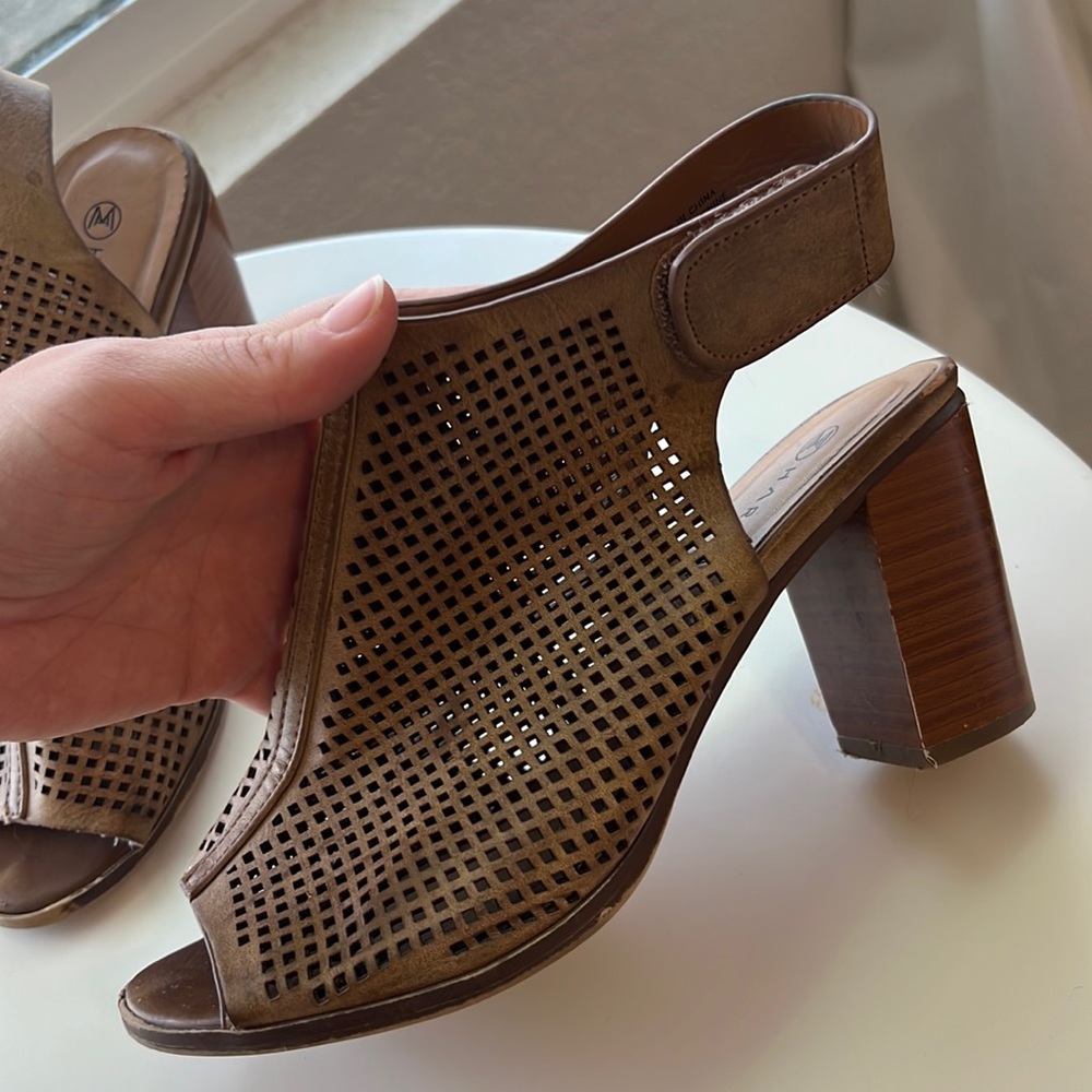 Tan mesh heels, size 6